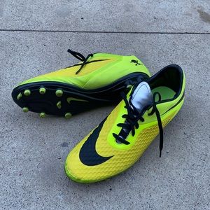 neon yellow and gold men’s soccer cleats